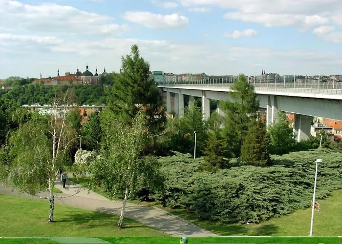 Near Muzeum 1